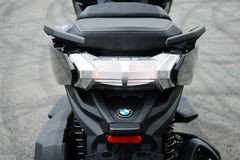 Động cơ 350cc và các tùy chọn phụ kiện chính hãng đi kèm