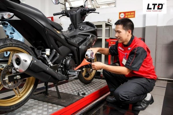 Động cơ xe máy quá nhiệt do thiếu dầu bôi trơn