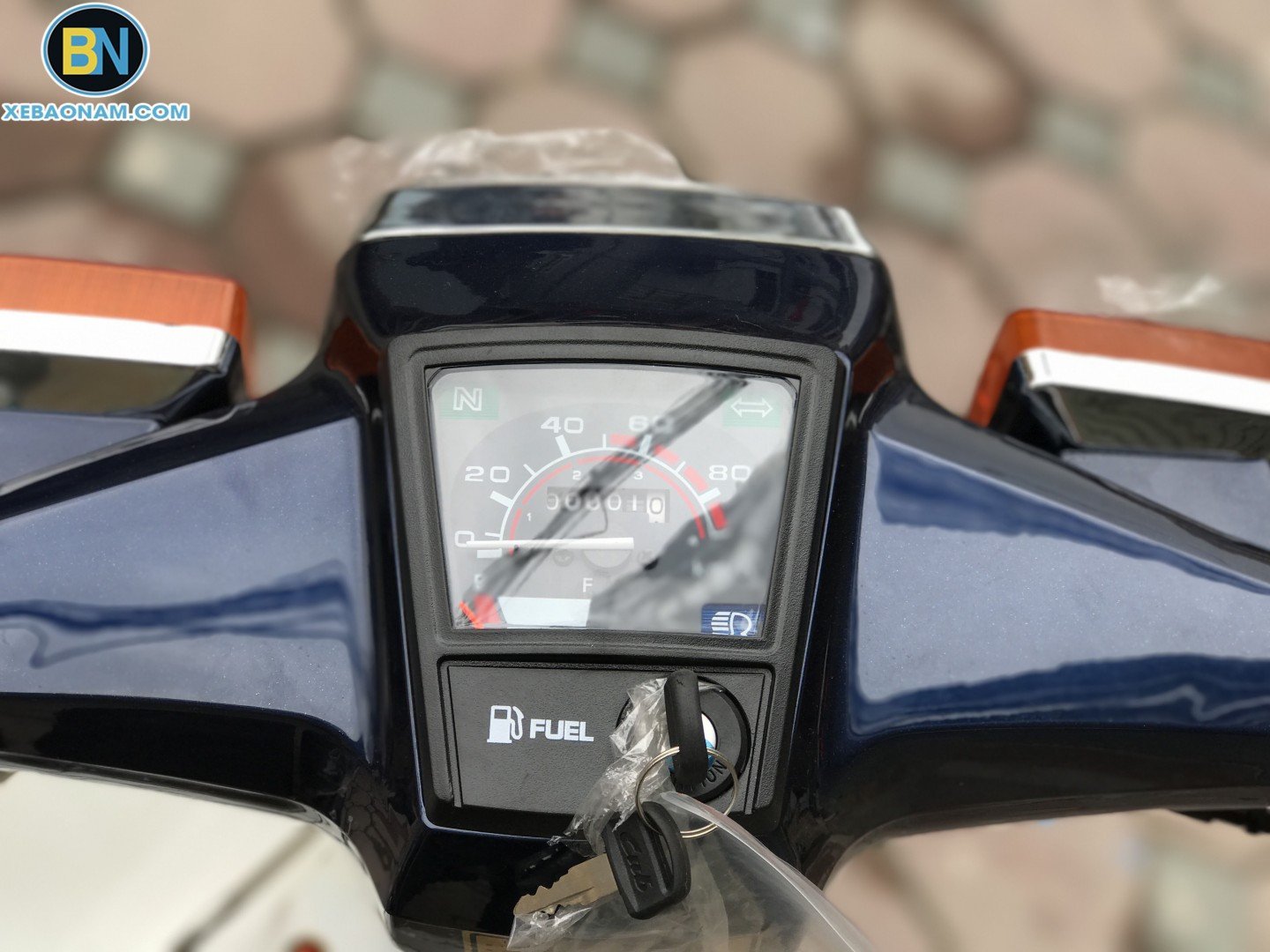 Đồng hồ cơ bản chỉ theo thời gian