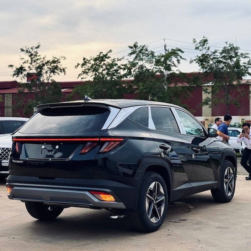 Đuôi xe Hyundai Tucson 2025 với cụm đèn hậu LED 3D ấn tượng