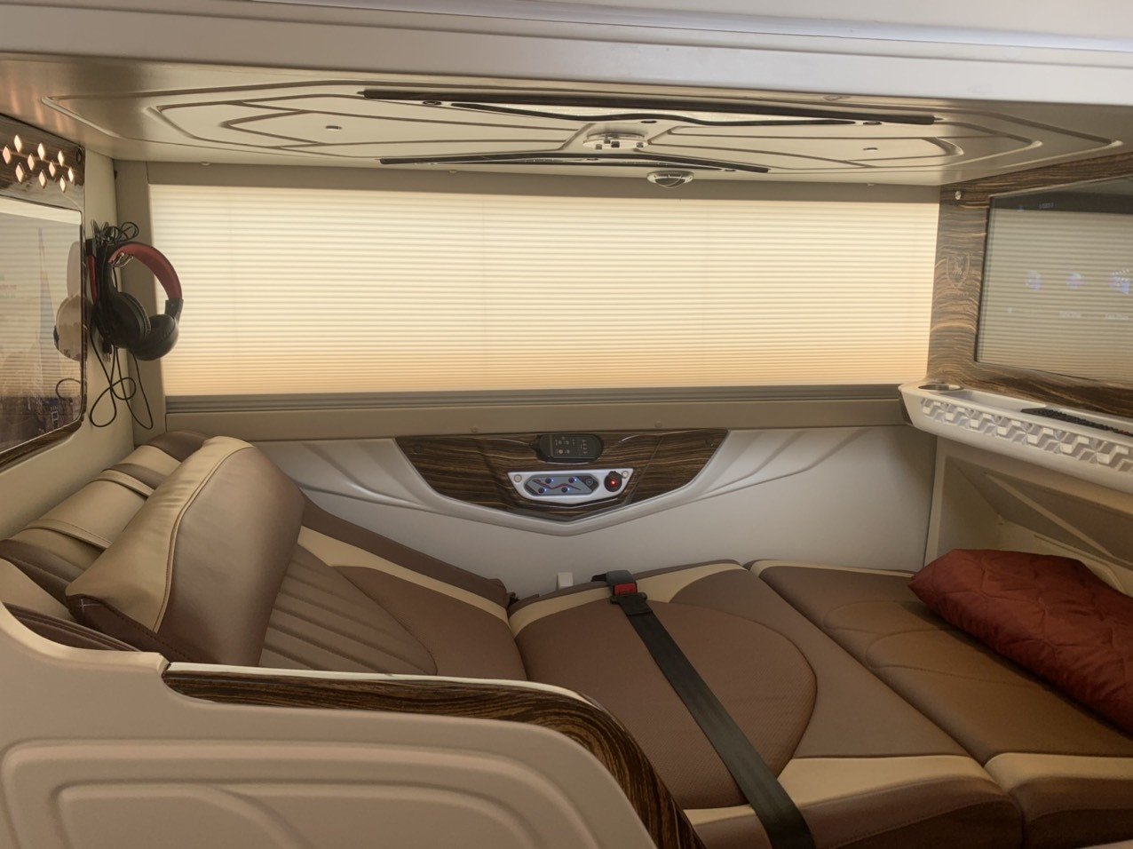 Ghế ngồi thoải mái trên xe giường đôi