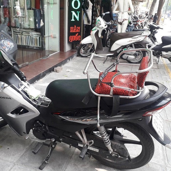 Ghế ngồi xe máy bằng inox chắc chắn dành cho xe Wave