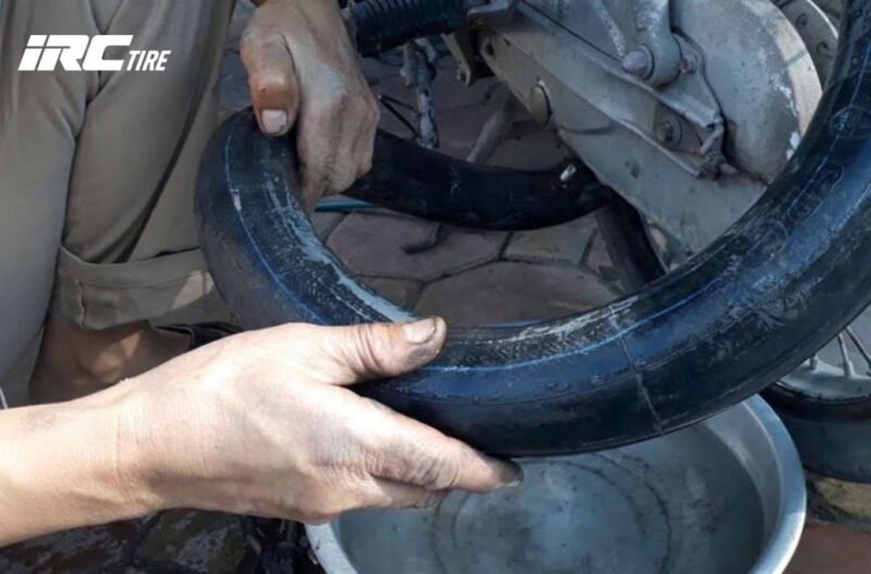 Giá thành thay săm xe máy phụ thuộc vào loại săm và kích cỡ