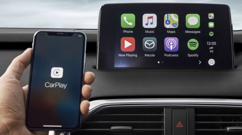Giao diện kết nối Apple CarPlay trên màn hình xe ô tô