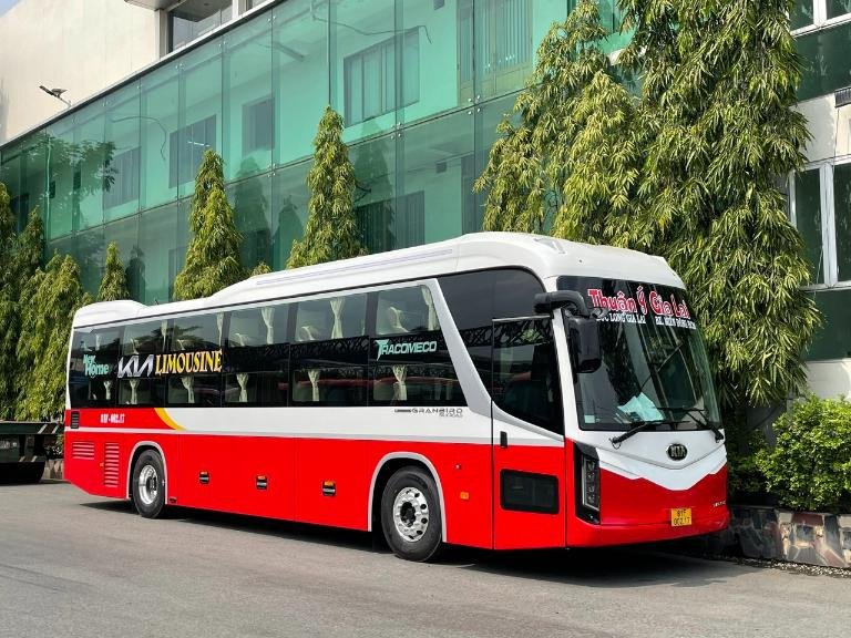 Giao diện website hoặc ứng dụng giúp đặt vé Nhà xe Thuận Ý online nhanh chóng