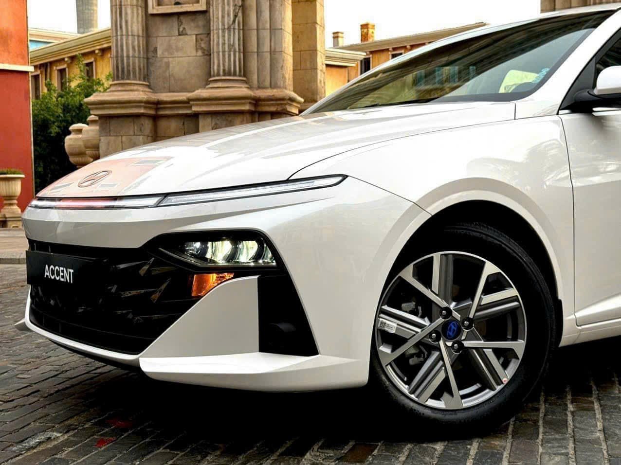 Góc trước Hyundai Accent