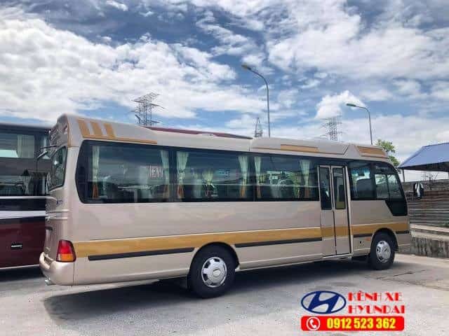 Gương chiếu hậu chỉnh điện sấy điện của xe Hyundai County Limousine