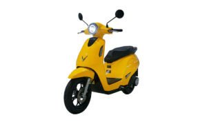 Hành khách đang trải nghiệm lái xe điện tại thành phố Hồ Chí Minh