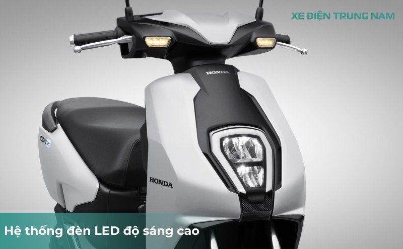 Hệ thống đèn LED sáng mạnh mẽ phía trước của xe điện Honda ICON e