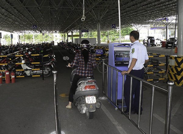 Hệ thống kiểm soát ra vào bãi đỗ xe thông minh sử dụng thẻ từ