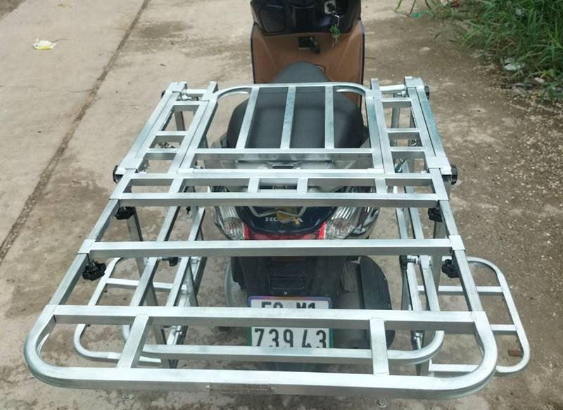 Hình ảnh baga chở hàng chất lượng cao được lắp trên xe máy