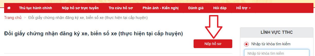 Hình ảnh bảng thông tin về lệ phí và thời gian làm lại giấy đăng ký xe
