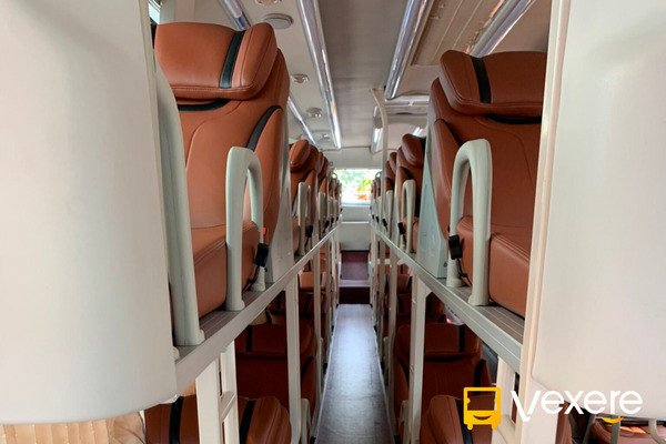 Hình ảnh bên ngoài xe khách Tân Thanh Thủy đang chuẩn bị xuất bến