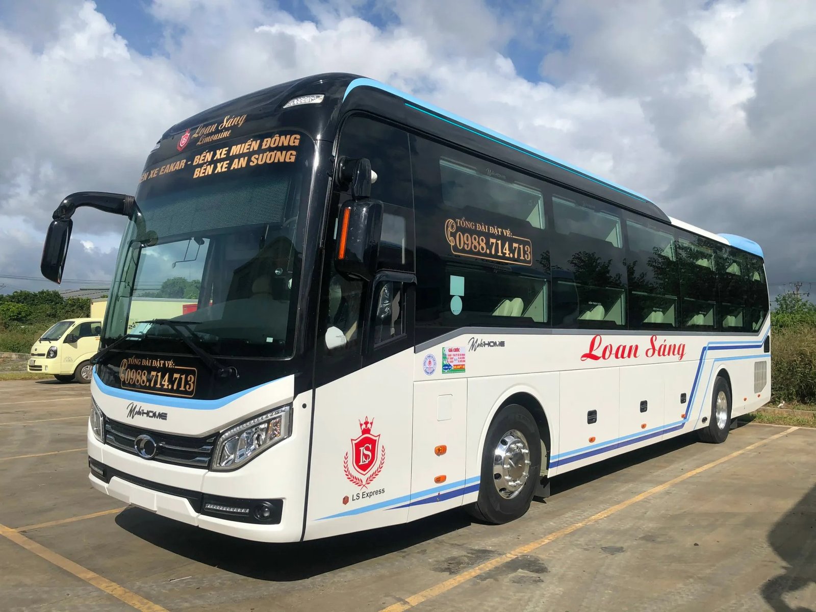 Hình ảnh bến xe trung tâm tại Đắk Lắk nơi xe khởi hành đi Sài Gòn