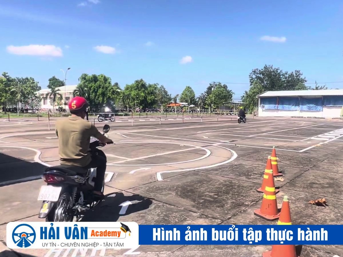 Hình ảnh biển hiệu trung tâm đào tạo lái xe uy tín tại Hà Tĩnh