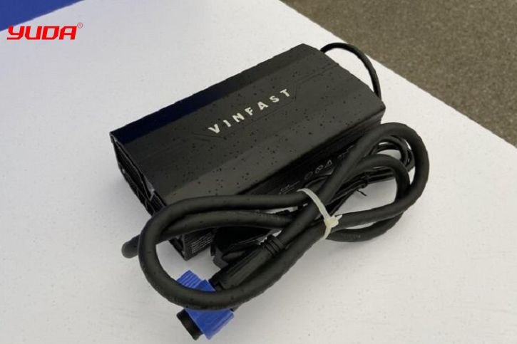 Hình ảnh bộ sạc nhanh chuyên dụng cho xe máy điện VinFast