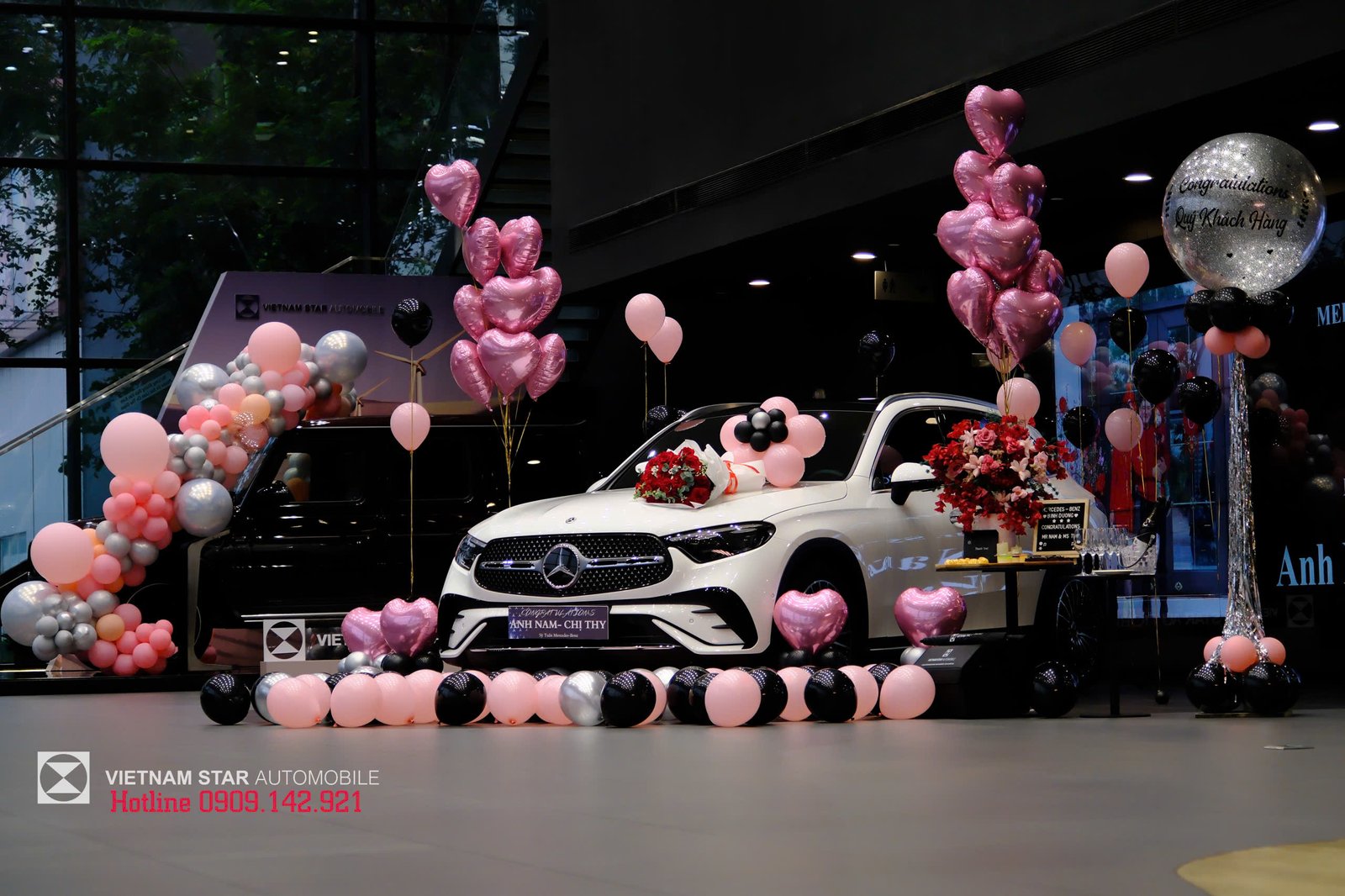 Hình ảnh buổi lễ bàn giao xe Mercedes GLC300 4Matic tại đại lý