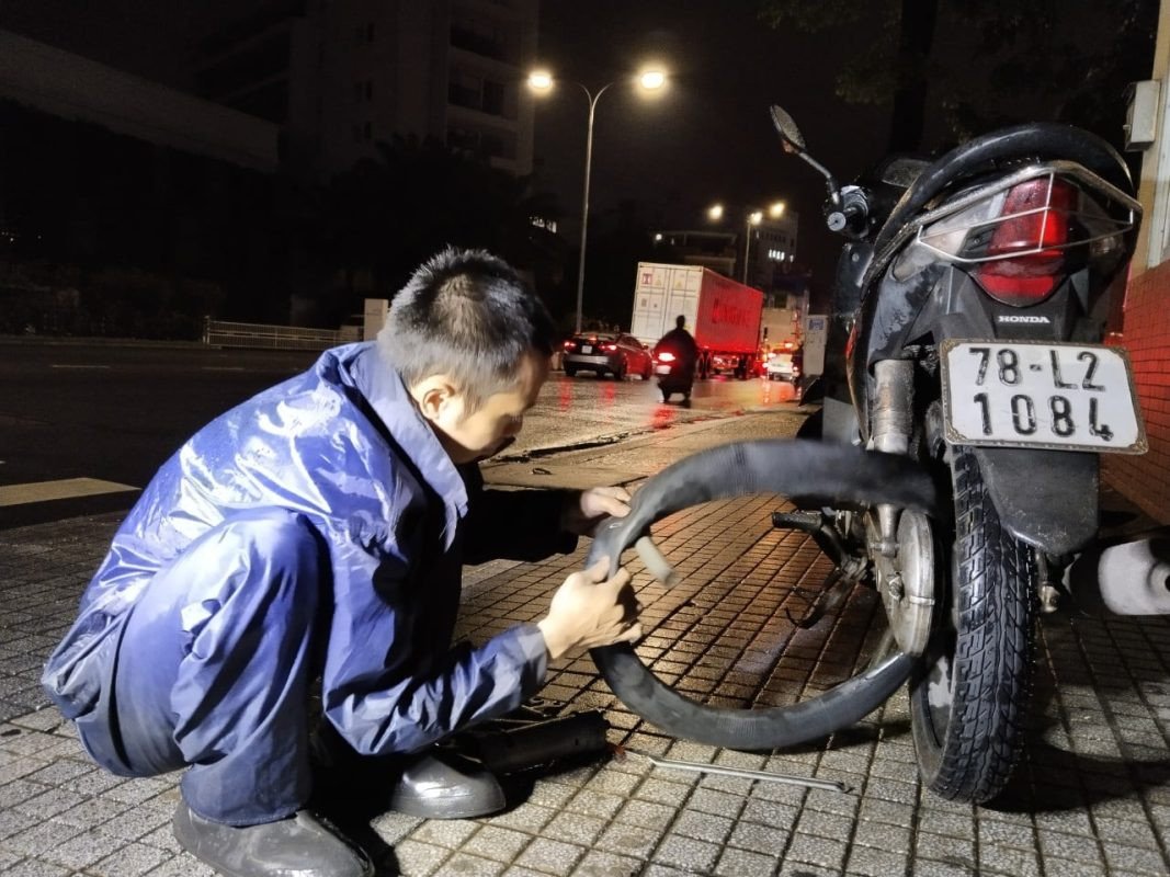 Hình ảnh các loại phụ tùng thay thế cơ bản được đội ngũ hỗ trợ mang theo