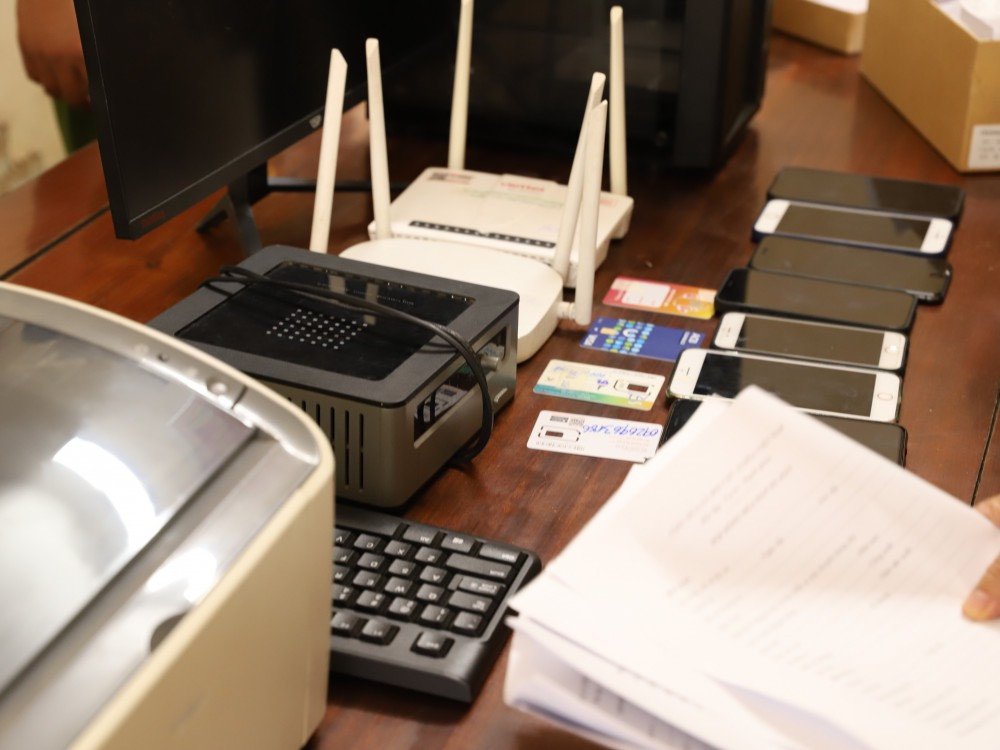 Hình ảnh các tang vật bị công an thu giữ trong quá trình điều tra vụ án lừa đảo