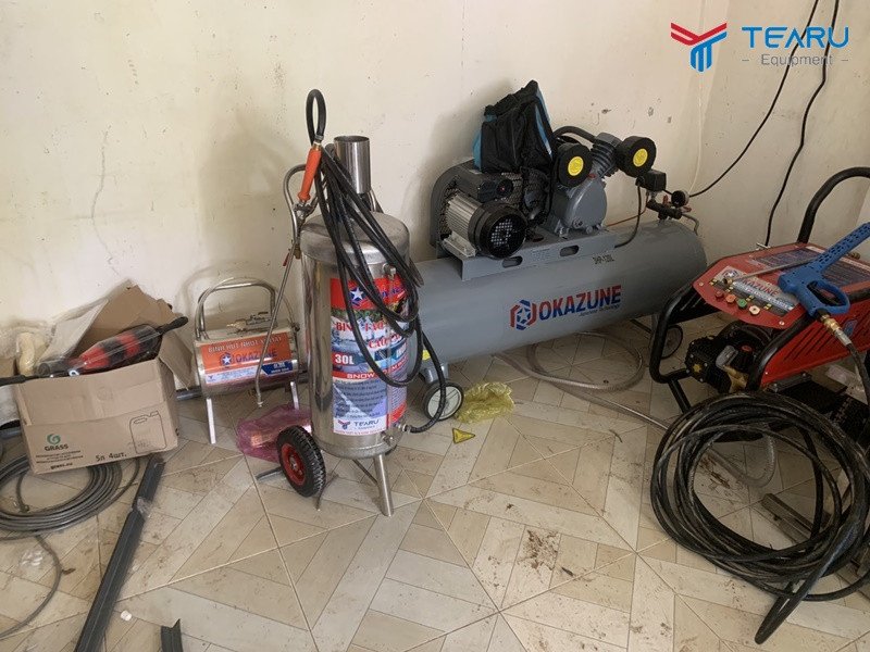 Hình ảnh các thiết bị cơ bản được lắp đặt tại một tiệm rửa xe máy