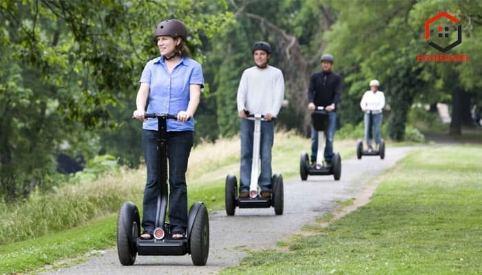 Hình ảnh cận cảnh bánh xe và bộ phận giữ thăng bằng của xe điện cân bằng