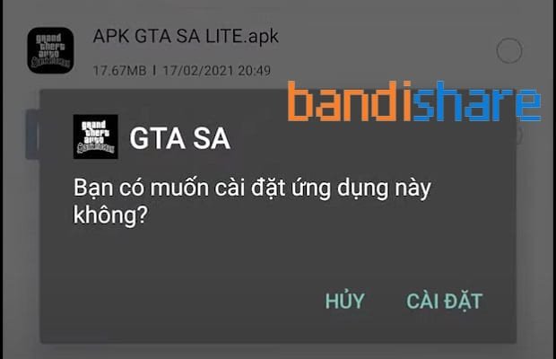 Hình ảnh cận cảnh bộ phận nội thất xe độ với nhiều màn hình hiển thị thông số kỹ thuật
