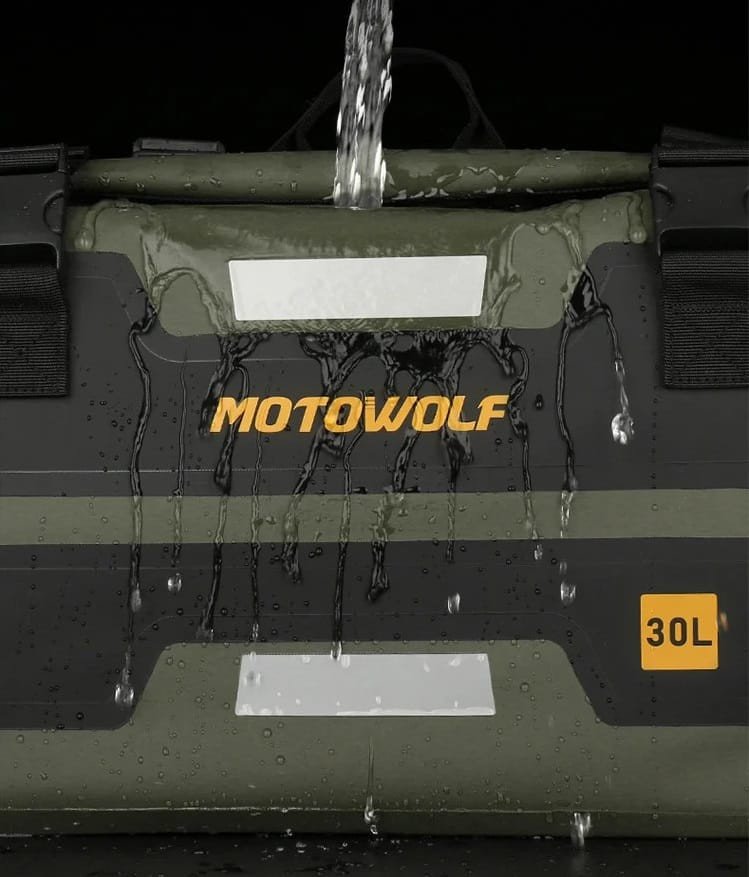 Hình ảnh cận cảnh chất liệu vải chống nước 500D PVC của túi treo xe máy