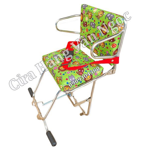 Hình ảnh cận cảnh đệm ngồi và dây đai an toàn của ghế ngồi xe máy cho trẻ em