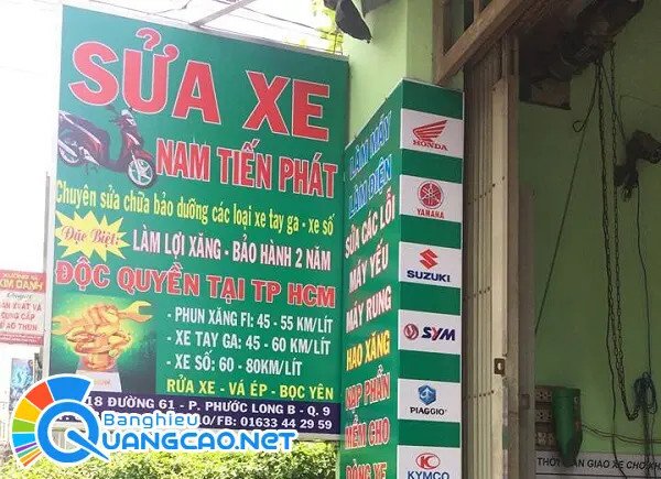 Hình ảnh cận cảnh dụng cụ sửa chữa xe máy được sắp xếp ngăn nắp