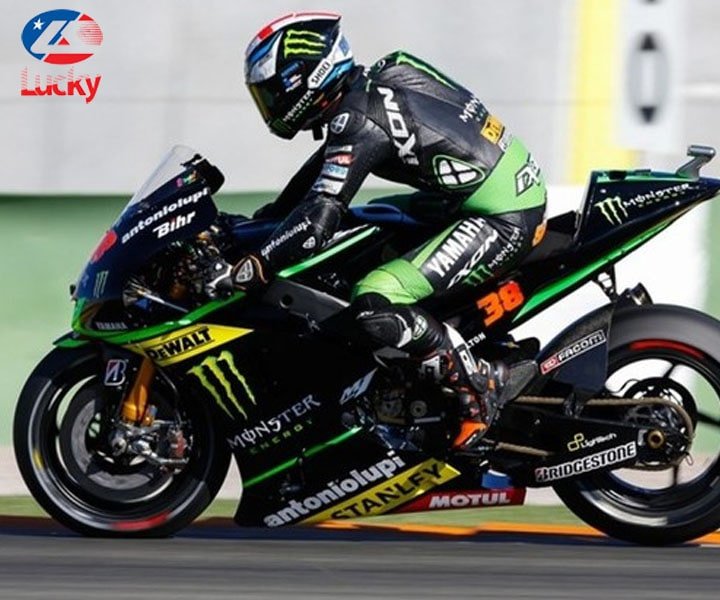 Hình ảnh cận cảnh ký hiệu tiêu chuẩn JASO trên một chai dầu nhớt xe máy