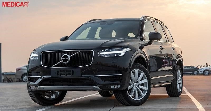 Hình ảnh cận cảnh lưới tản nhiệt đặc trưng của dòng xe Volvo SUV