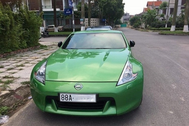 Hình ảnh cận cảnh một chiếc ô tô với biển số 88 màu xanh đặc trưng