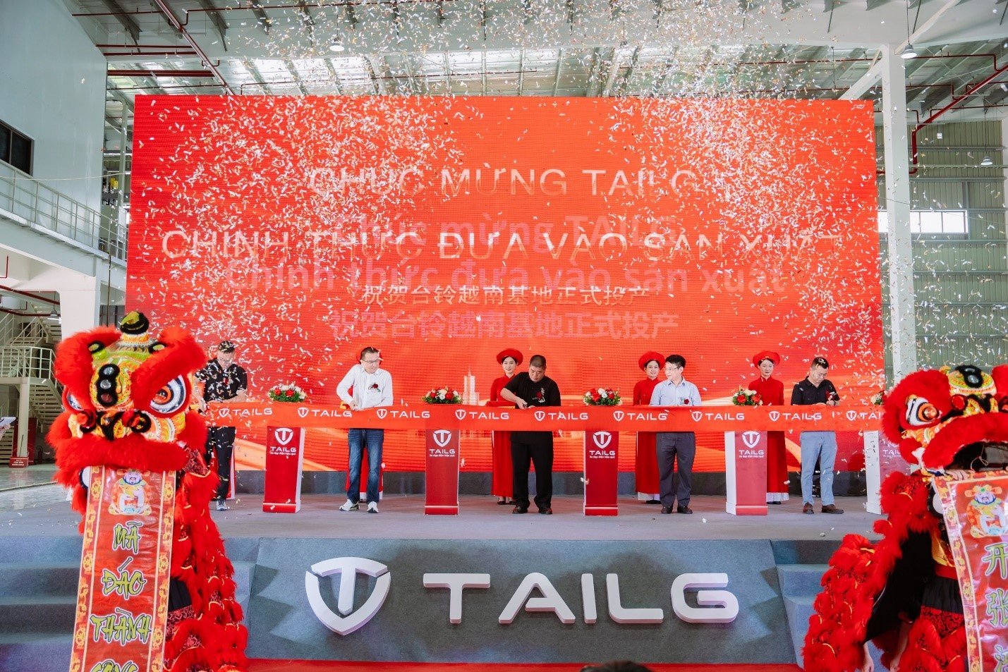 Hình ảnh cận cảnh một phần động cơ xe máy điện đặt ở bánh sau của một chiếc xe TAILG