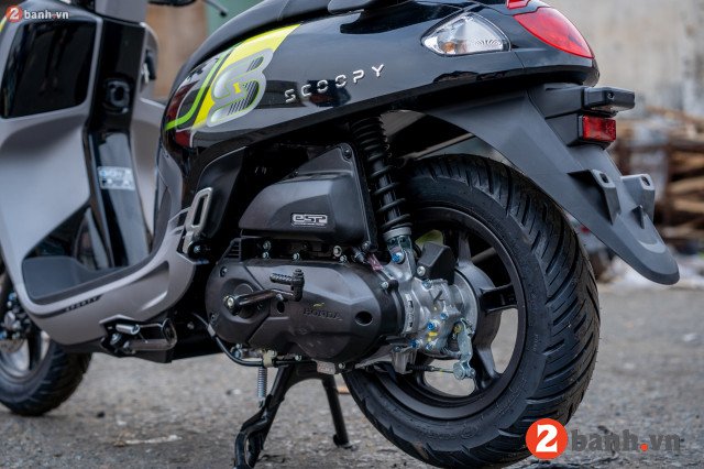 Hình ảnh cận cảnh thiết kế đèn pha của Scoopy 2025