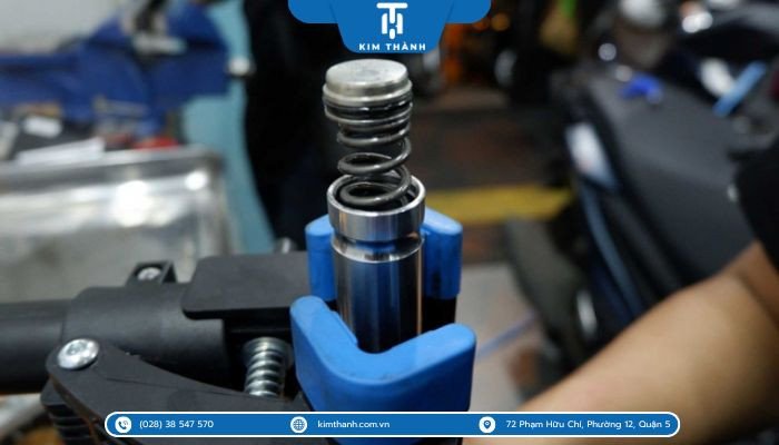 Hình ảnh chi phí và các bộ phận cần thay thế khi sửa giảm xóc xe máy