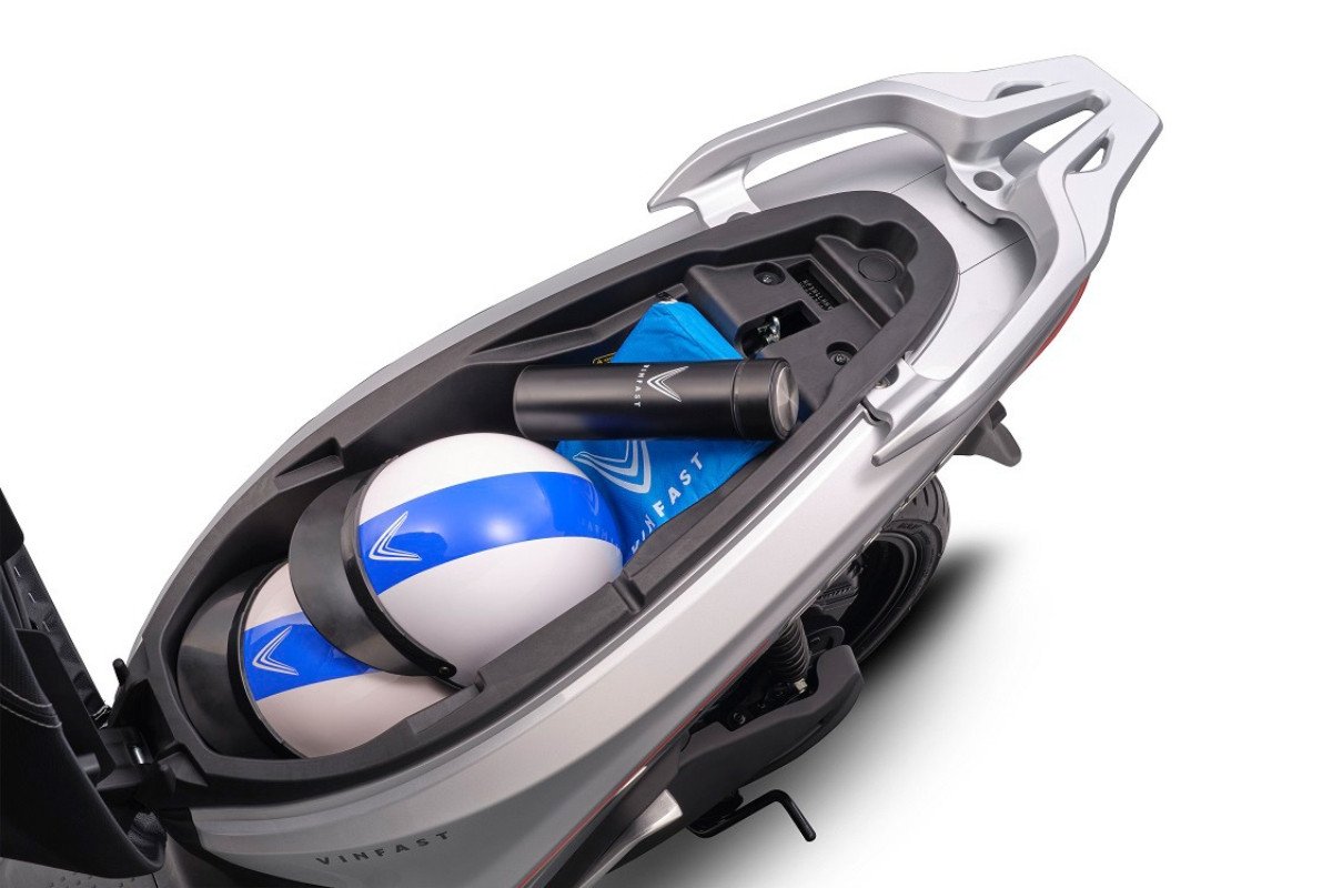 Hình ảnh chi tiết bộ pin LFP và động cơ của VinFast Feliz S