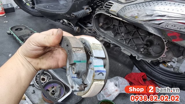 Hình ảnh chi tiết các bộ phận trong bộ ly hợp xe tay ga cần được kiểm tra