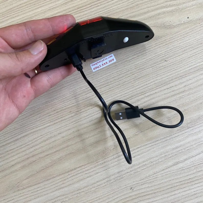 Hình ảnh chi tiết các góc nhìn của đèn xi nhan xe đạp tích hợp đèn hậu