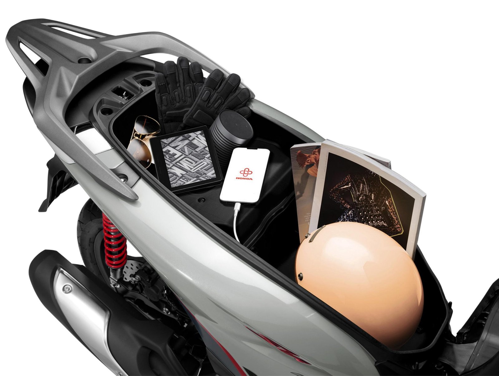 Hình ảnh chi tiết cốp chứa đồ rộng rãi dưới yên xe SH 125i