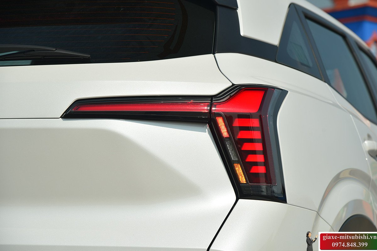 Hình ảnh chi tiết đèn hậu Xforce vào ban đêm