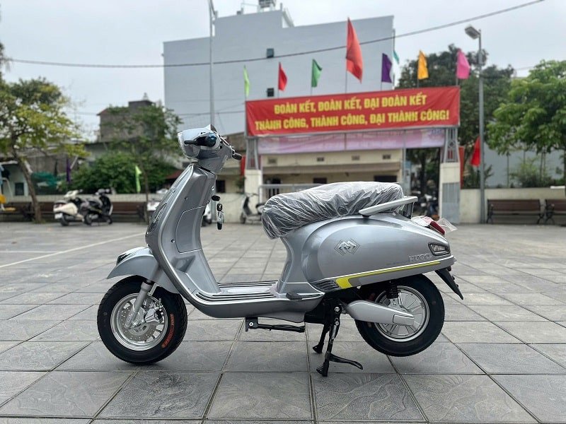 Hình ảnh chi tiết động cơ và bánh xe của mẫu xe điện Hugo