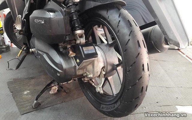 Hình ảnh chi tiết gai lốp xe Pirelli dành cho Honda Vario 150
