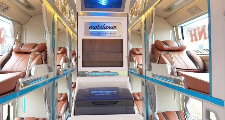 Hình ảnh chi tiết giường nằm có rèm che riêng tư trên xe khách