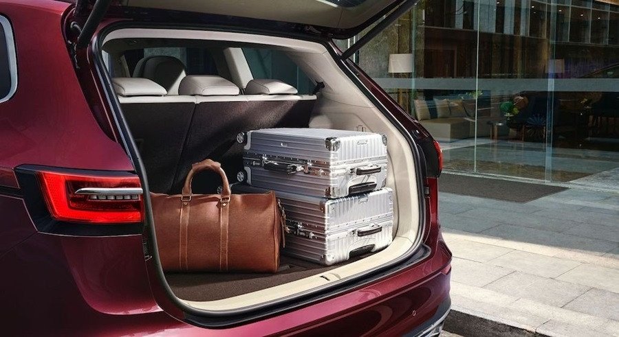 Hình ảnh chi tiết khoang hành lý rộng rãi của Volkswagen Viloran