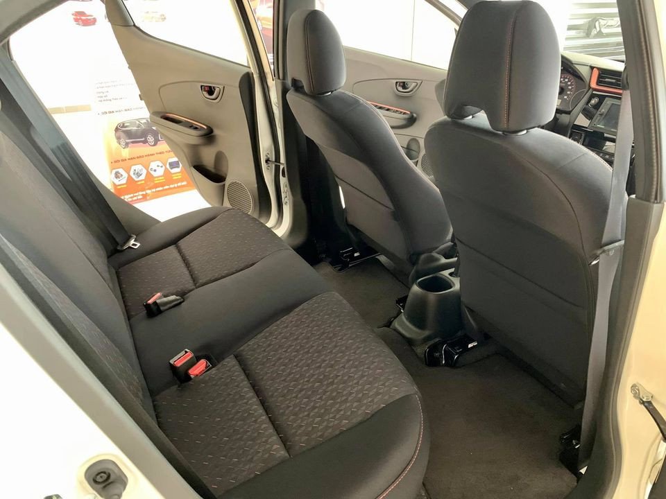 Hình ảnh chi tiết nội thất xe Honda Brio cho thấy không gian rộng rãi