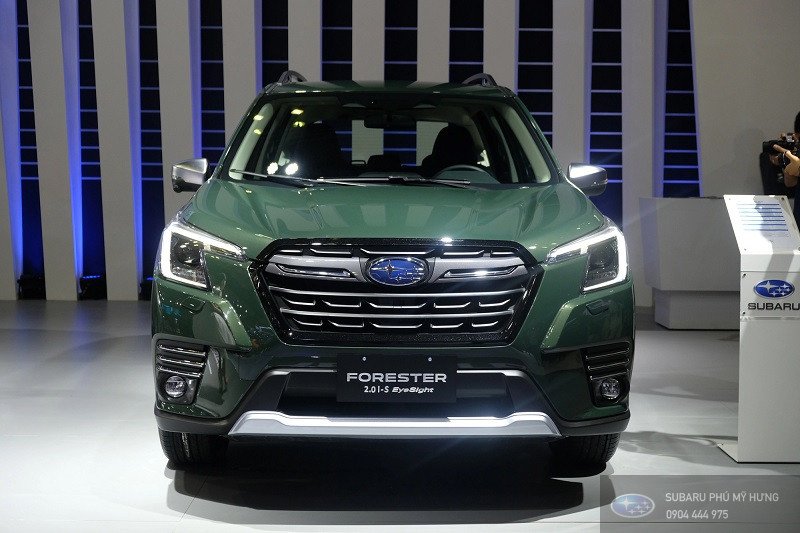 Hình ảnh chi tiết phần đầu xe Subaru Forester với cụm đèn pha được thiết kế lại và lưới tản nhiệt hình chữ U