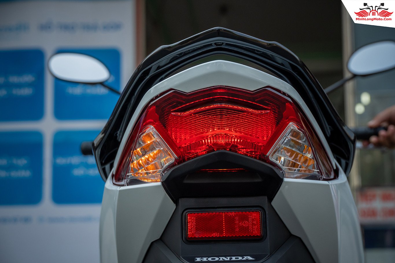 Hình ảnh chi tiết thiết kế cụm đèn hậu và xi nhan của xe Honda Future
