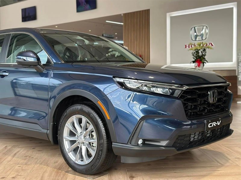 Hình ảnh chi tiết thiết kế đầu xe của Honda CR-V L, thể hiện sự tinh tế và liên lạc