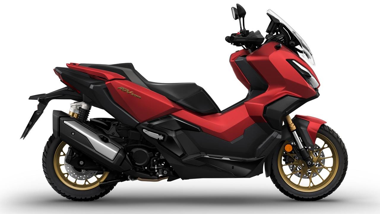 Hình ảnh chiếc Honda ADV350 mạnh mẽ phù hợp cho cả đường phố và đường dài