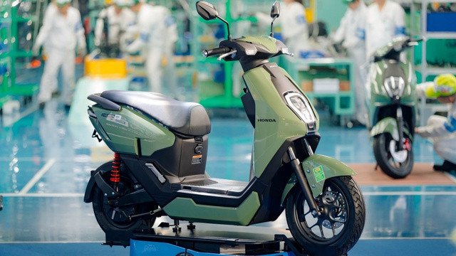 Hình ảnh chiếc xe máy điện Honda ICON e: với thiết kế nhỏ gọn, hướng tới sự tiện lợi trong thành phố